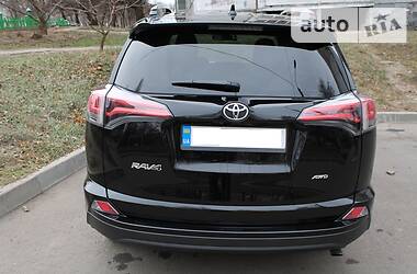 Внедорожник / Кроссовер Toyota RAV4 2017 в Харькове