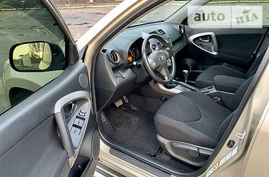 Позашляховик / Кросовер Toyota RAV4 2008 в 
