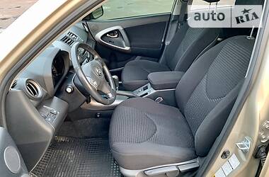 Позашляховик / Кросовер Toyota RAV4 2008 в 
