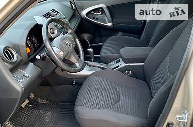 Позашляховик / Кросовер Toyota RAV4 2008 в 