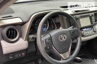 Позашляховик / Кросовер Toyota RAV4 2015 в 