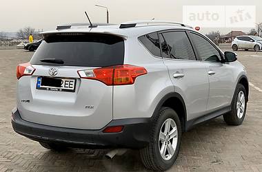 Позашляховик / Кросовер Toyota RAV4 2015 в 