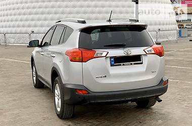 Позашляховик / Кросовер Toyota RAV4 2015 в 