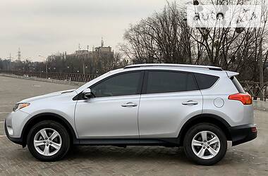 Позашляховик / Кросовер Toyota RAV4 2015 в 