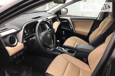 Позашляховик / Кросовер Toyota RAV4 2016 в 