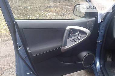 Позашляховик / Кросовер Toyota RAV4 2008 в 