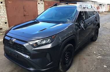 Позашляховик / Кросовер Toyota RAV4 2019 в Дніпрі