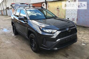 Позашляховик / Кросовер Toyota RAV4 2019 в Дніпрі