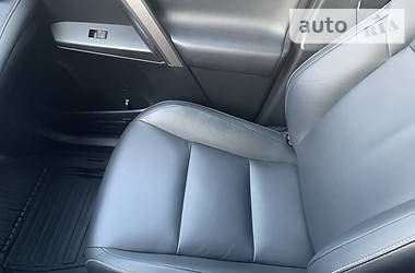Позашляховик / Кросовер Toyota RAV4 2016 в 