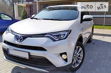 Позашляховик / Кросовер Toyota RAV4 2016 в 