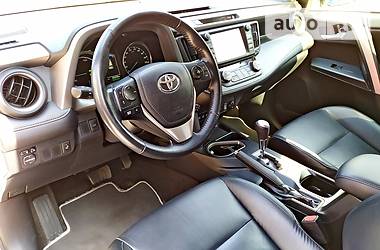 Позашляховик / Кросовер Toyota RAV4 2016 в 