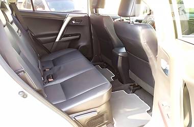 Позашляховик / Кросовер Toyota RAV4 2016 в 