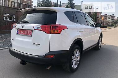 Позашляховик / Кросовер Toyota RAV4 2014 в 