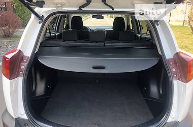 Позашляховик / Кросовер Toyota RAV4 2014 в 