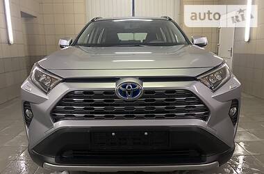Позашляховик / Кросовер Toyota RAV4 2019 в 