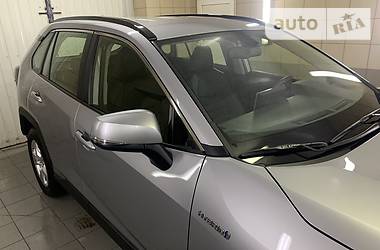 Позашляховик / Кросовер Toyota RAV4 2019 в 