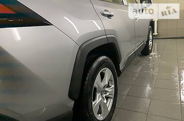 Позашляховик / Кросовер Toyota RAV4 2019 в 