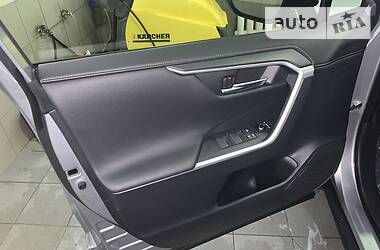 Позашляховик / Кросовер Toyota RAV4 2019 в 