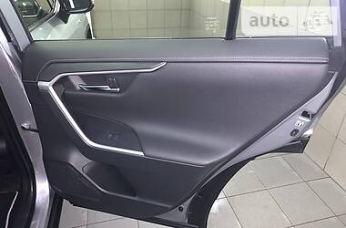 Позашляховик / Кросовер Toyota RAV4 2019 в 