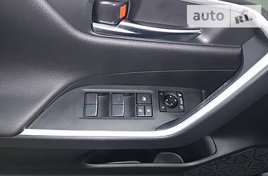 Позашляховик / Кросовер Toyota RAV4 2019 в 