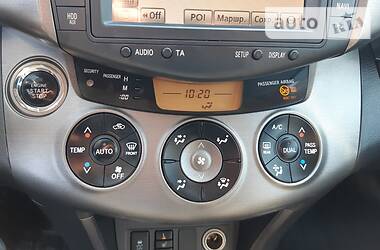 Внедорожник / Кроссовер Toyota RAV4 2010 в 