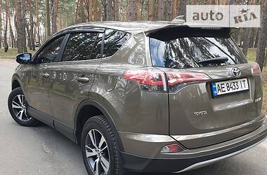 Позашляховик / Кросовер Toyota RAV4 2017 в Новомосковську