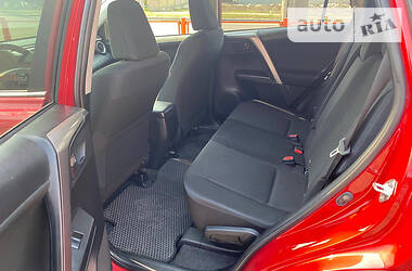 Позашляховик / Кросовер Toyota RAV4 2017 в 