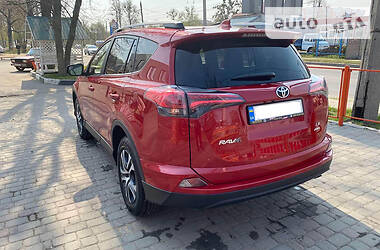 Позашляховик / Кросовер Toyota RAV4 2017 в 