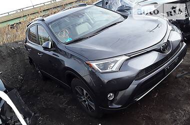 Позашляховик / Кросовер Toyota RAV4 2016 в 