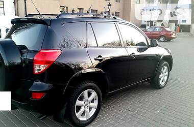 Позашляховик / Кросовер Toyota RAV4 2008 в 