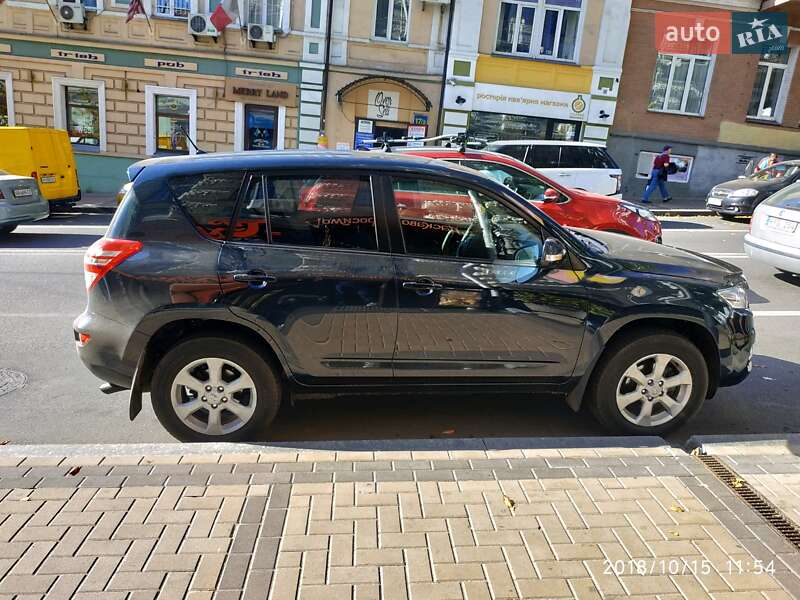 Позашляховик / Кросовер Toyota RAV4 2011 в Києві