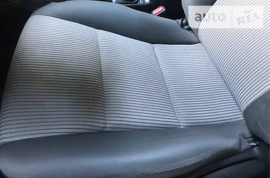 Позашляховик / Кросовер Toyota RAV4 2013 в 