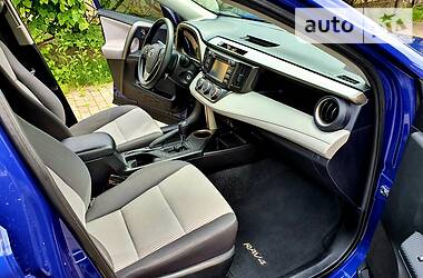 Позашляховик / Кросовер Toyota RAV4 2015 в 