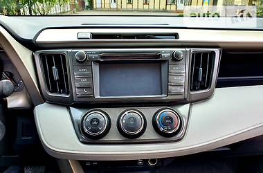 Позашляховик / Кросовер Toyota RAV4 2015 в 