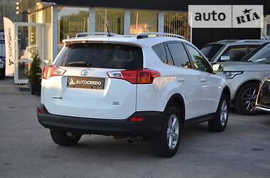 Внедорожник / Кроссовер Toyota RAV4 2013 в 