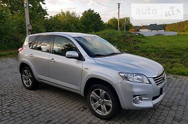 Внедорожник / Кроссовер Toyota RAV4 2011 в Черновцах