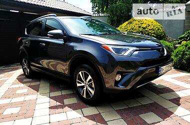 Позашляховик / Кросовер Toyota RAV4 2018 в 