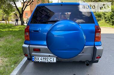 Позашляховик / Кросовер Toyota RAV4 2004 в 