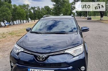 Позашляховик / Кросовер Toyota RAV4 2016 в 