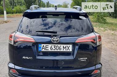 Позашляховик / Кросовер Toyota RAV4 2016 в 