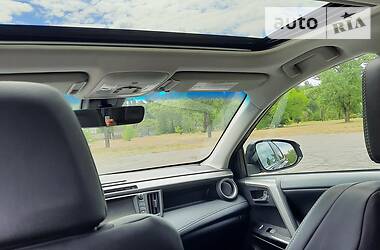 Позашляховик / Кросовер Toyota RAV4 2016 в 