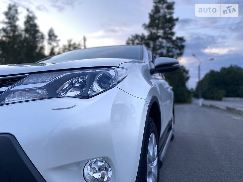 Позашляховик / Кросовер Toyota RAV4 2014 в Малині