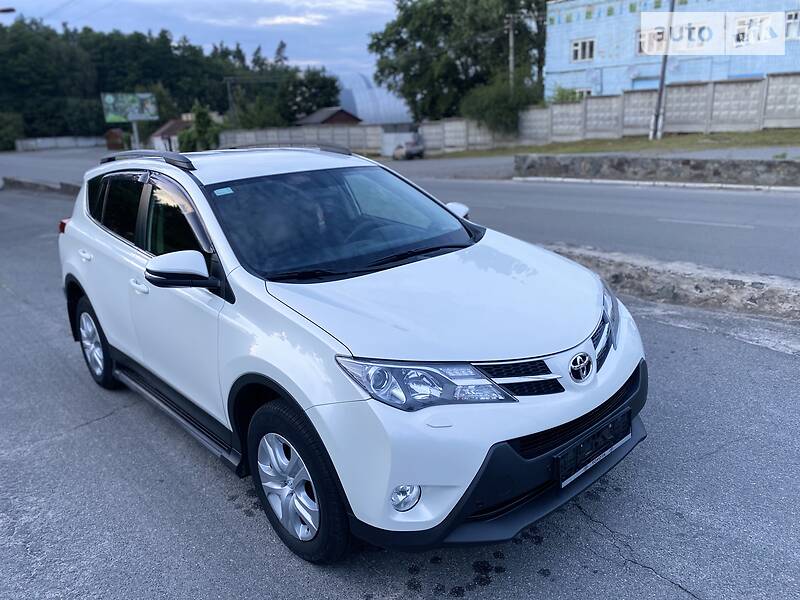 Позашляховик / Кросовер Toyota RAV4 2014 в Малині