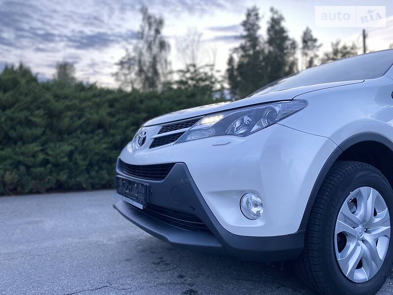 Позашляховик / Кросовер Toyota RAV4 2014 в Малині
