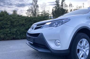 Внедорожник / Кроссовер Toyota RAV4 2014 в Малине