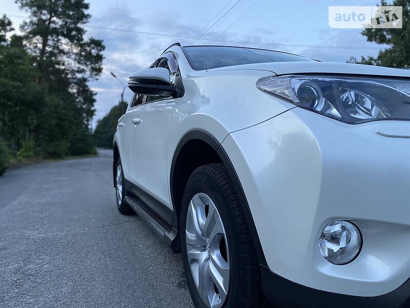 Позашляховик / Кросовер Toyota RAV4 2014 в Малині