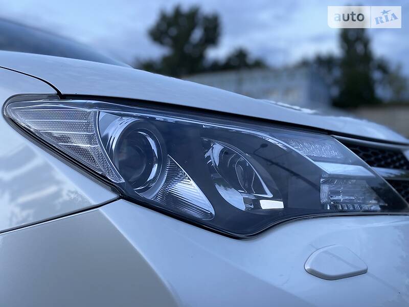 Позашляховик / Кросовер Toyota RAV4 2014 в Малині