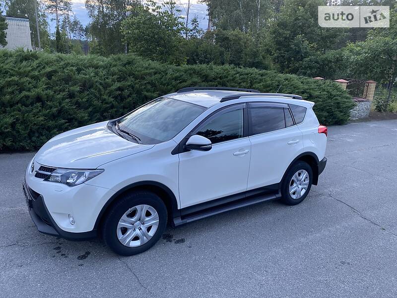 Позашляховик / Кросовер Toyota RAV4 2014 в Малині