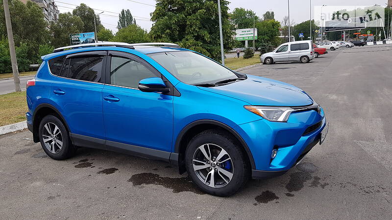 Позашляховик / Кросовер Toyota RAV4 2016 в Дніпрі