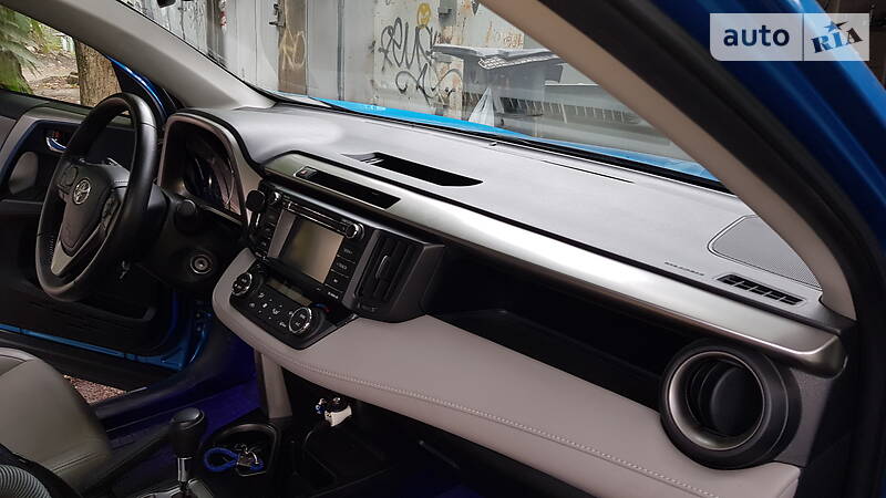 Позашляховик / Кросовер Toyota RAV4 2016 в Дніпрі